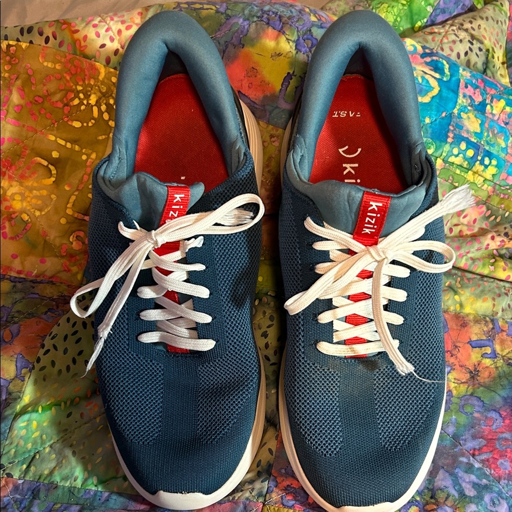 Nice pair of men’s size 10.5 blue athletic shoes in good condition - Picture 2 of 8